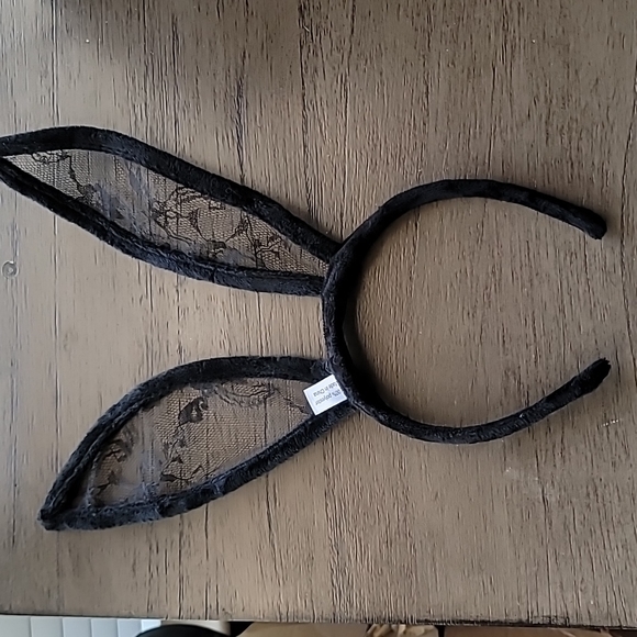 Lacey Bunny Ears Never been used - Picture 2 of 2